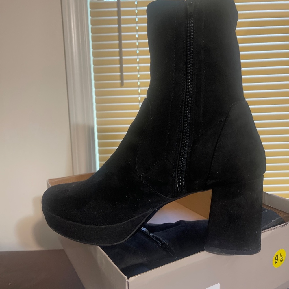 Black over ankle boot - Picture 2 of 4